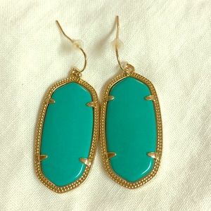 Never worn Kendra Scott earrings